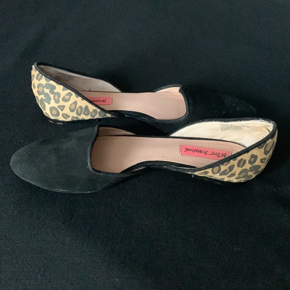 BETSEY JOHNSON Suede Leopard Cocoh Flats - Picture 4 of 8